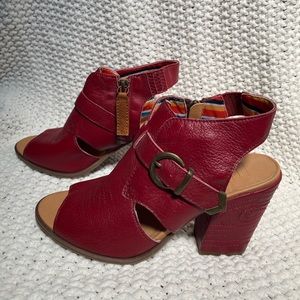 Dingo Women's Stirrup Harness Fashion Booties Peep Toe Red